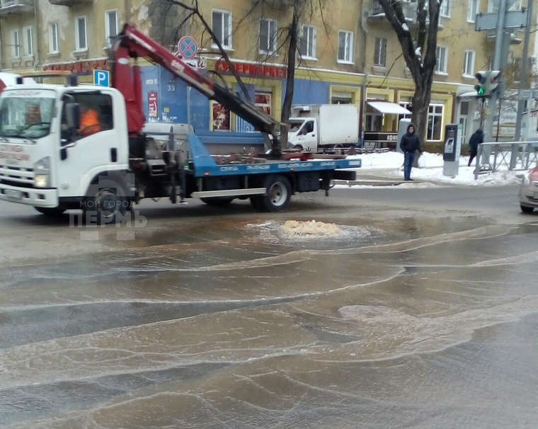 В Мотовилихинском районе затопило трамвайные пути