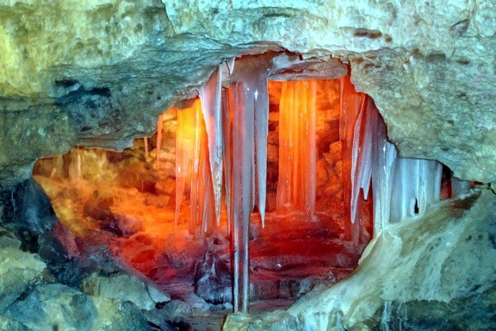 Кунгурская ледяная пещера пополнилась новыми ледовыми скульптурами